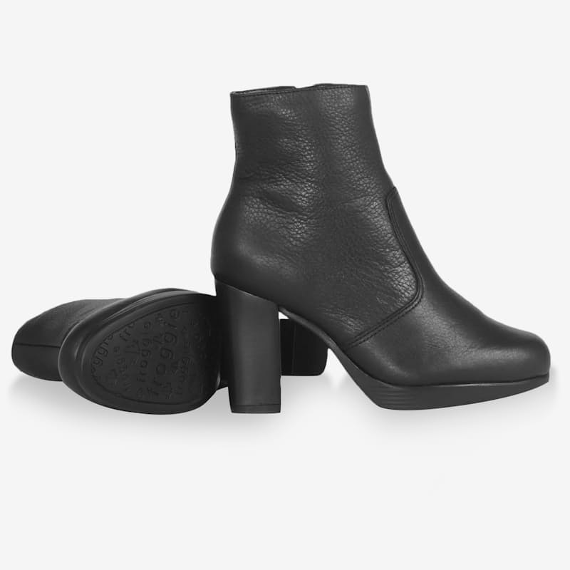 Black leather block hot sale heel ankle boots