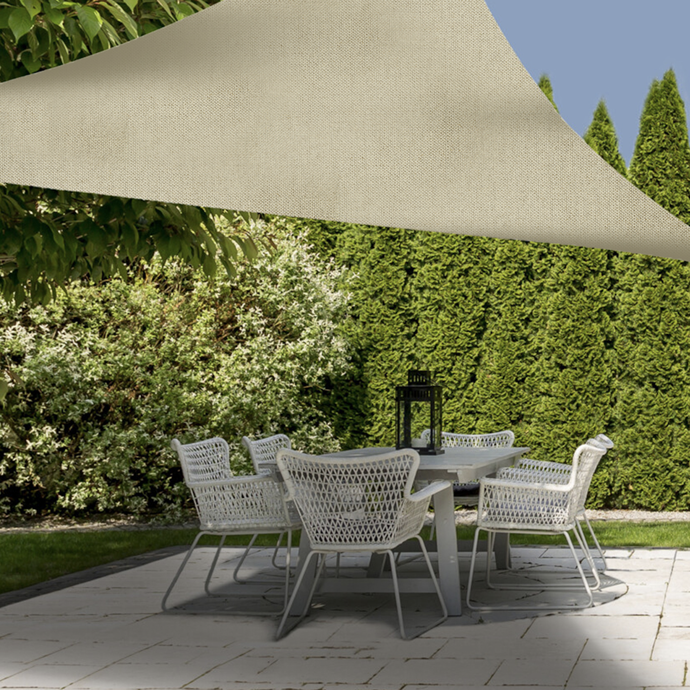 Off White - Triangle (3x3m)