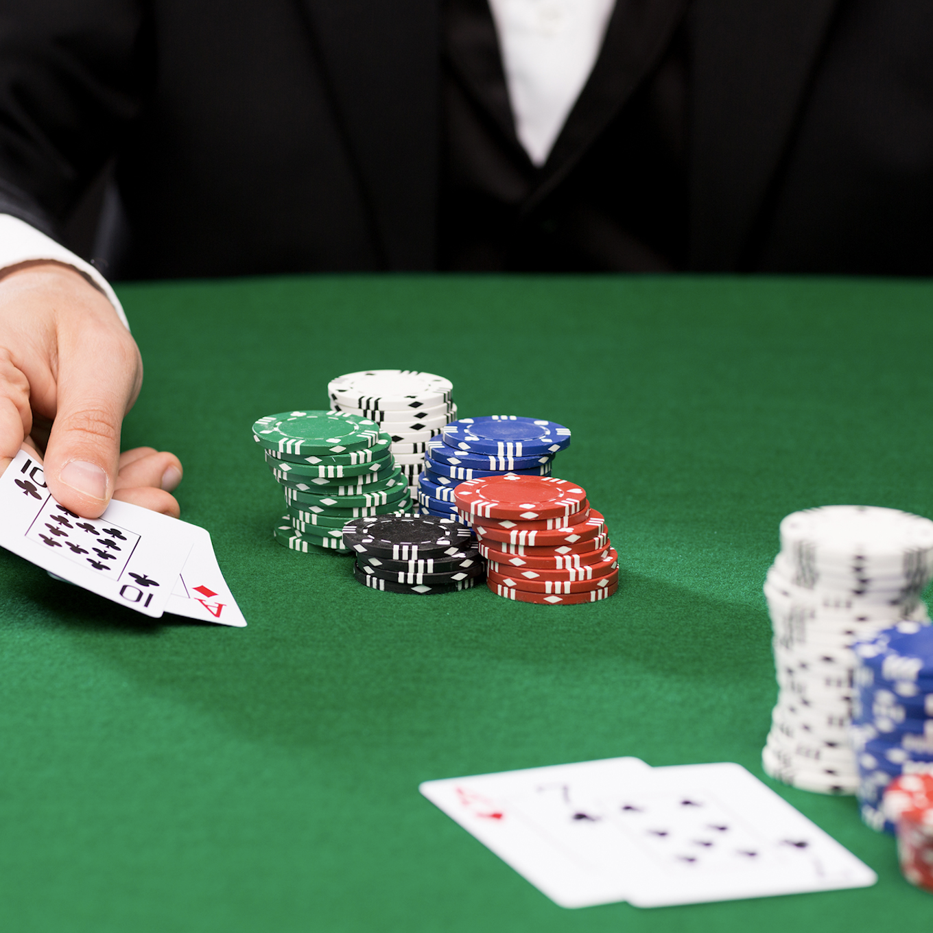 30 off on Gamblit 200 Chip Poker Set OneDayOnly