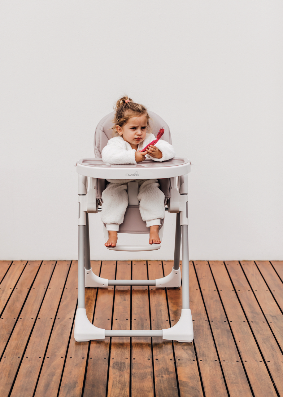 folding chair with tray