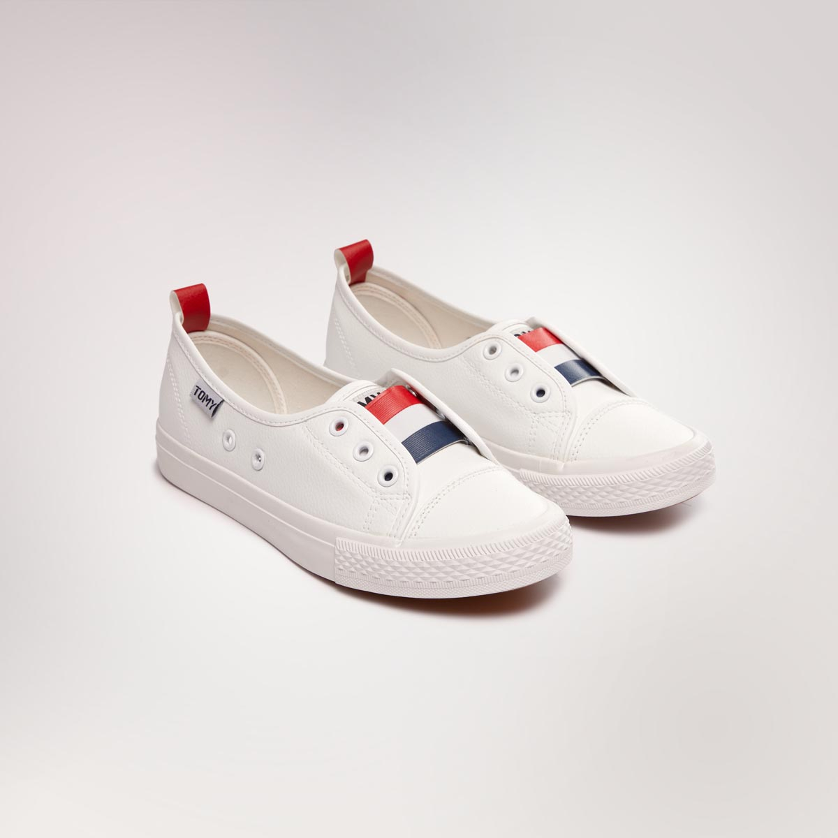 Tomy clearance takkies white