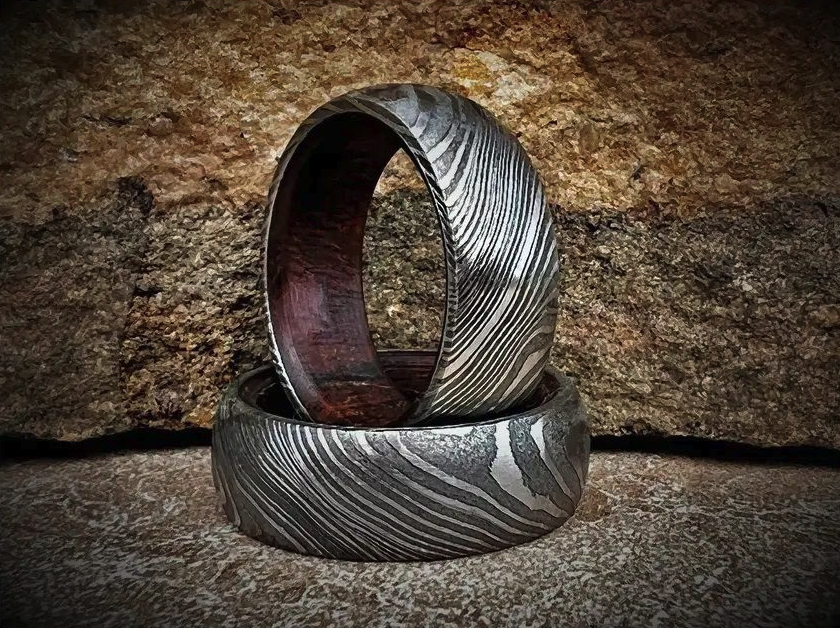 ONLY 1 RING INCLUDED