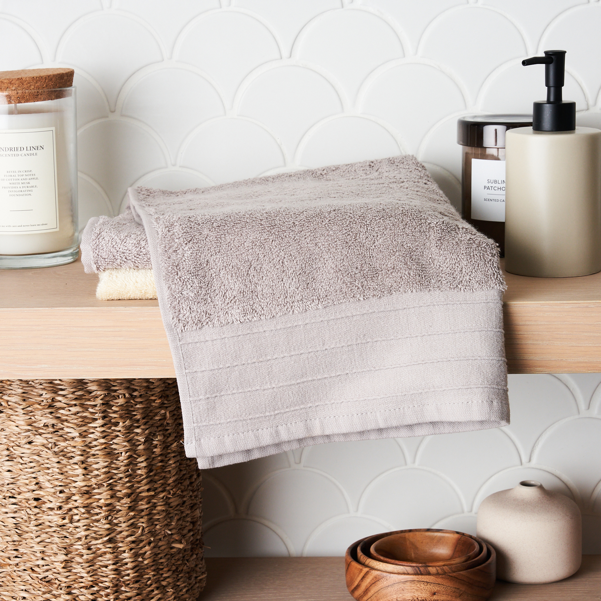 34 off on Maison Lux 2x 550gsm Hand Towels OneDayOnly