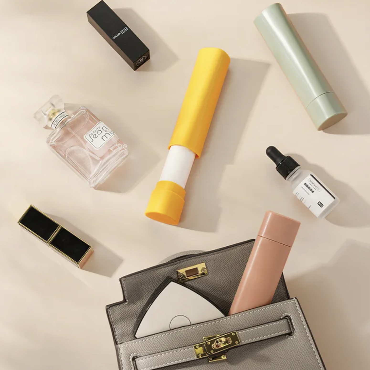 Styling Illustration (Accessories not included)