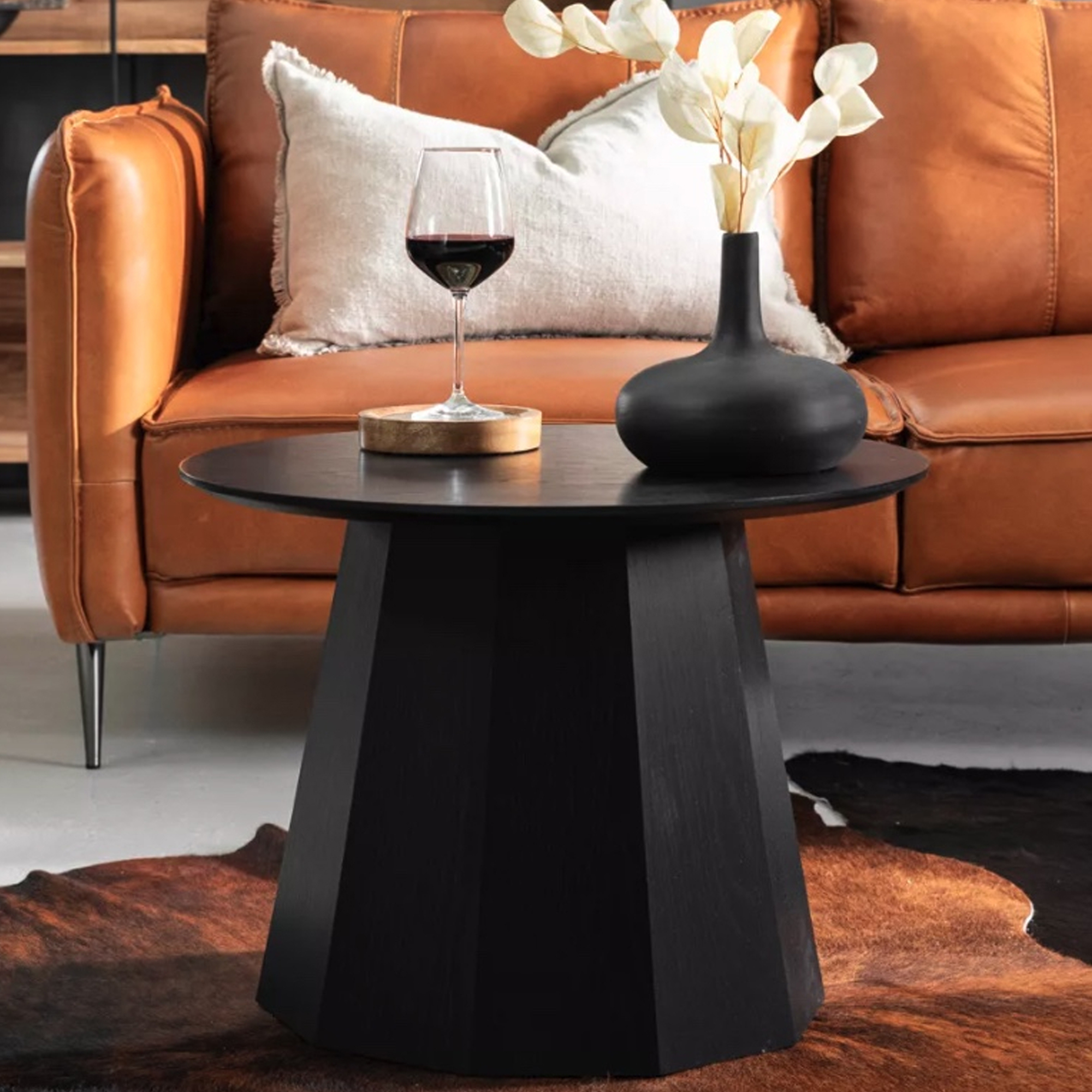 Medium Oak Veneer Round Coffee Table