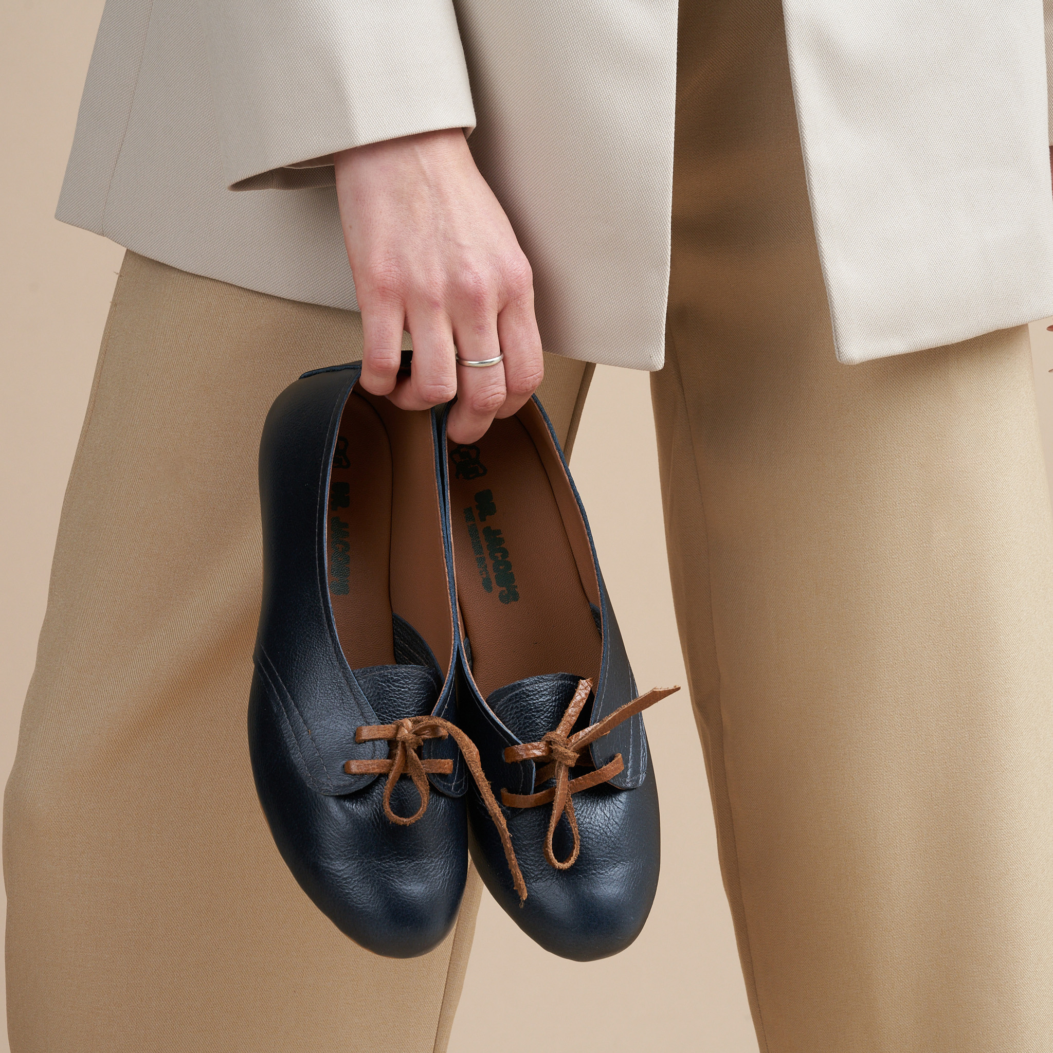 Ladies Genuine Leather Lace-Up Pumps