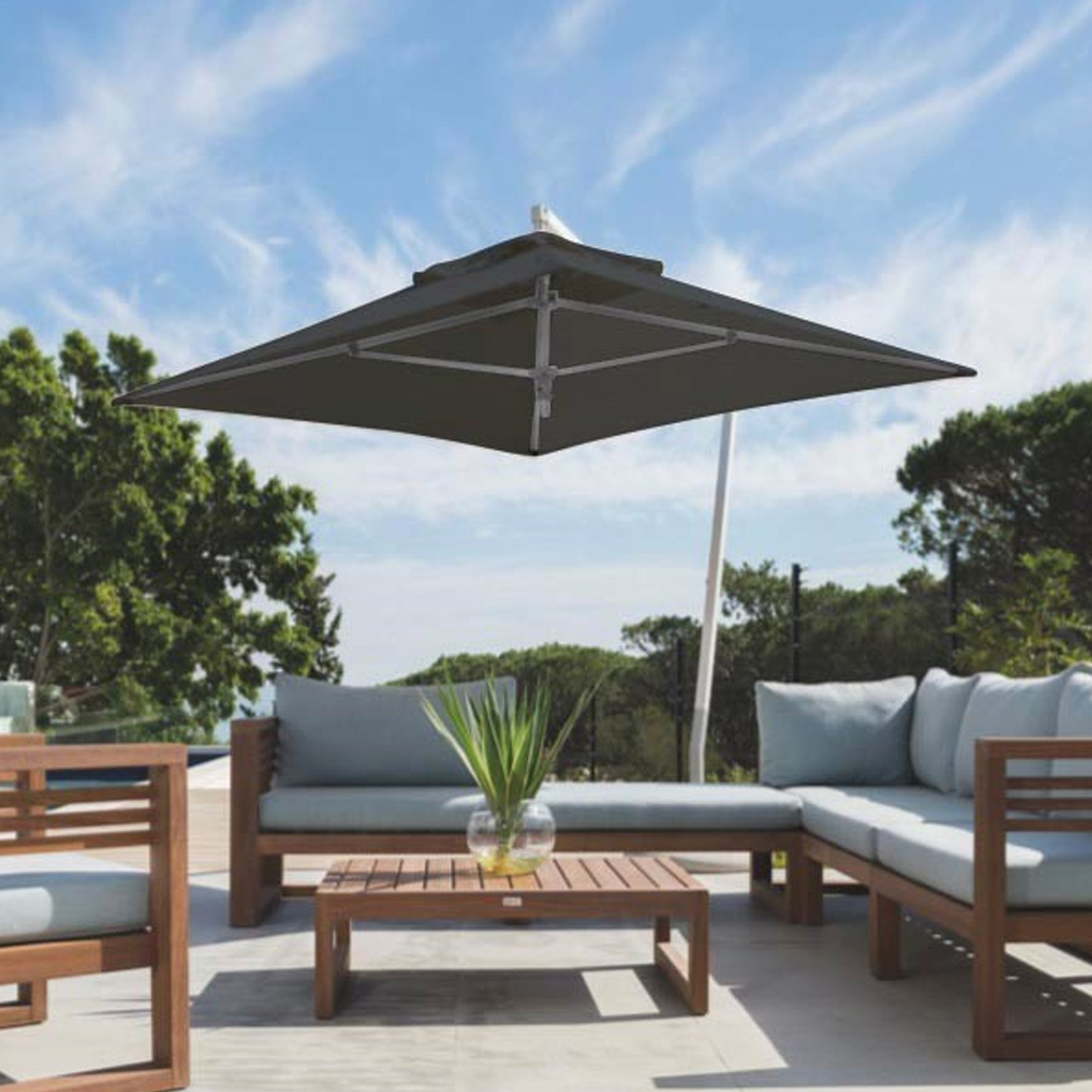 Outdoor Brittania Hexagonal/Square Cantilever with Easylift Lifting System, Concrete Base and PVC Protective Cover