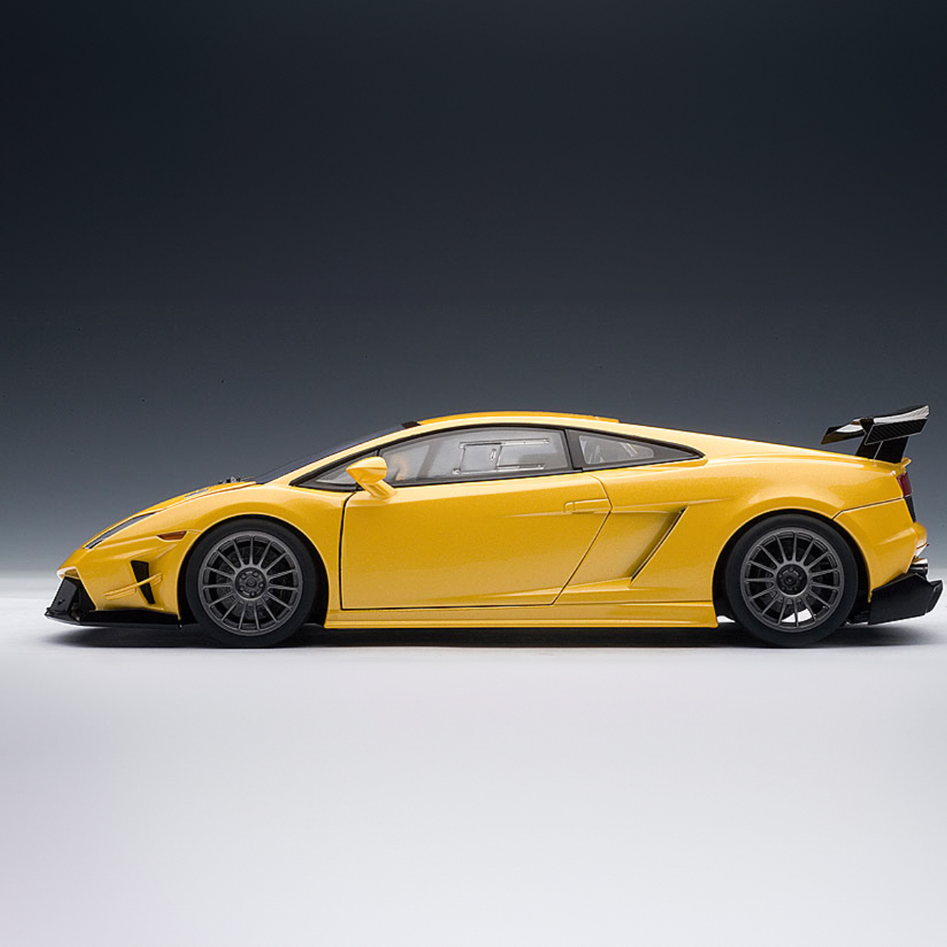 23% off on AutoArt 1/18 Lamborghini Model Car | OneDayOnly