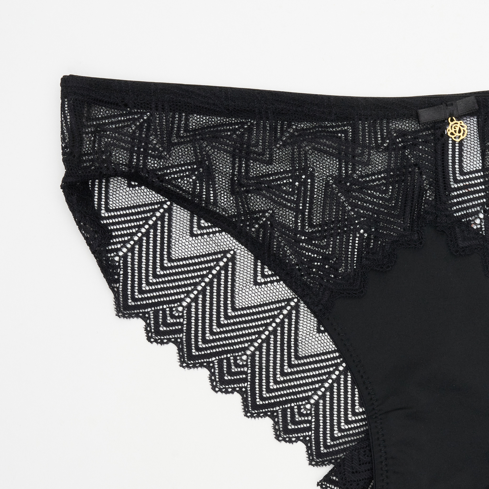 24% off on Ladies Zigzag Full Lace Bikini Panty | OneDayOnly