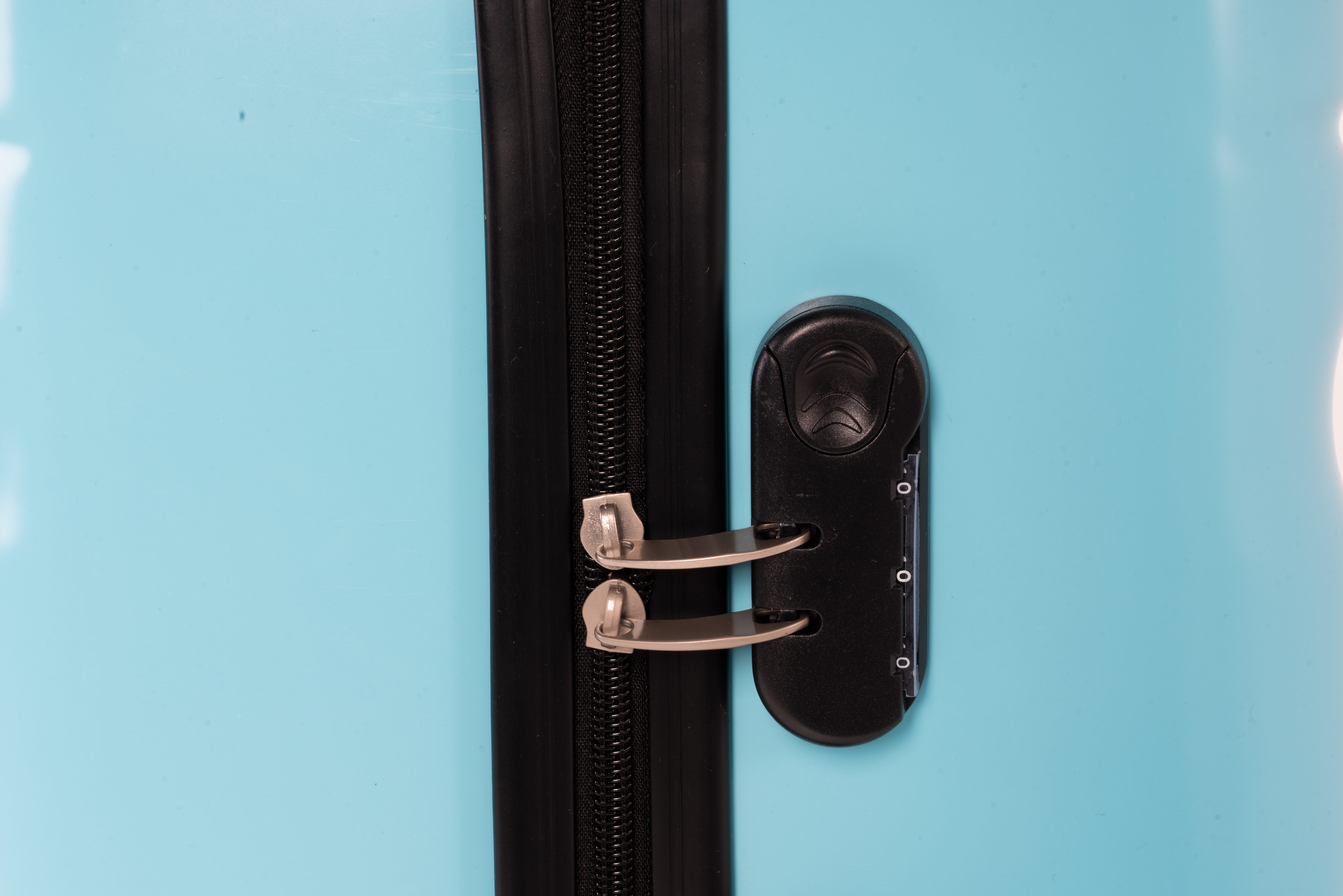 37% off on Paklite Retro Spinner Trolley OneDayOnly