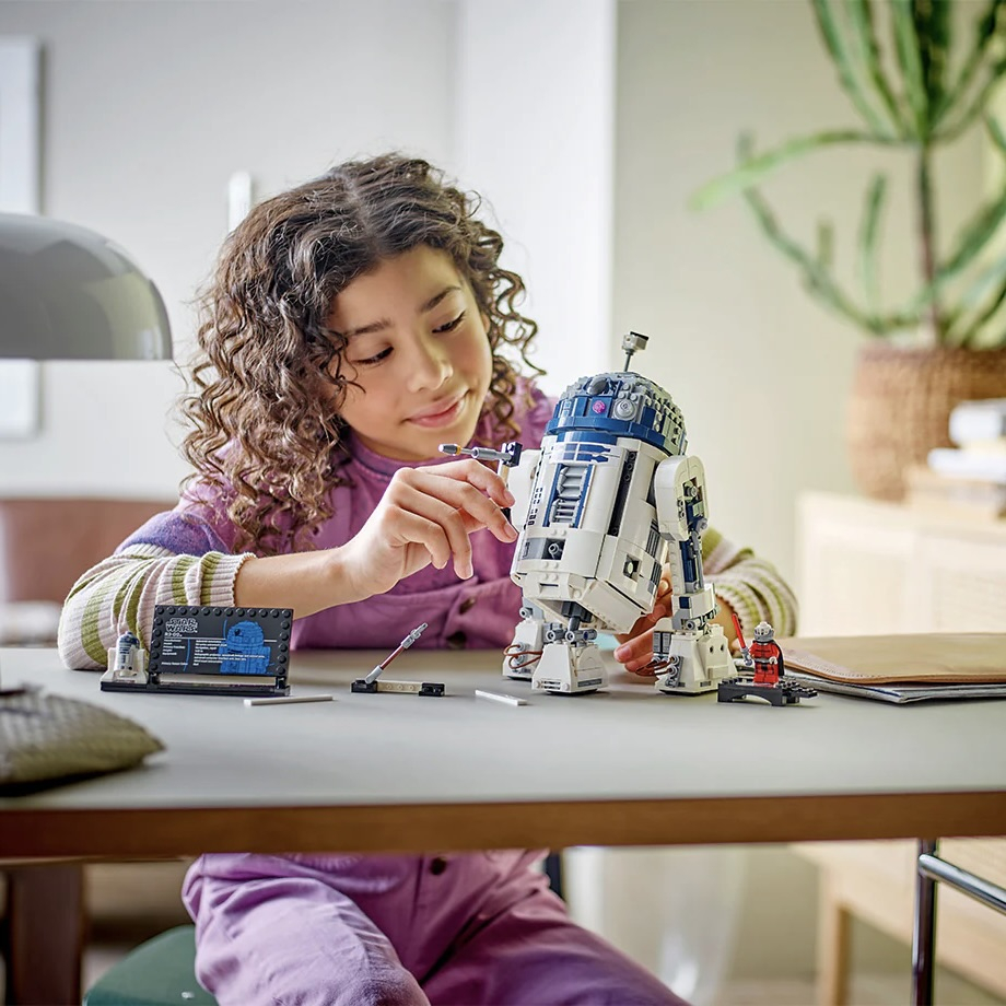 R300 off on LEGO 1050-Piece Star Wars R2-D2 | OneDayOnly