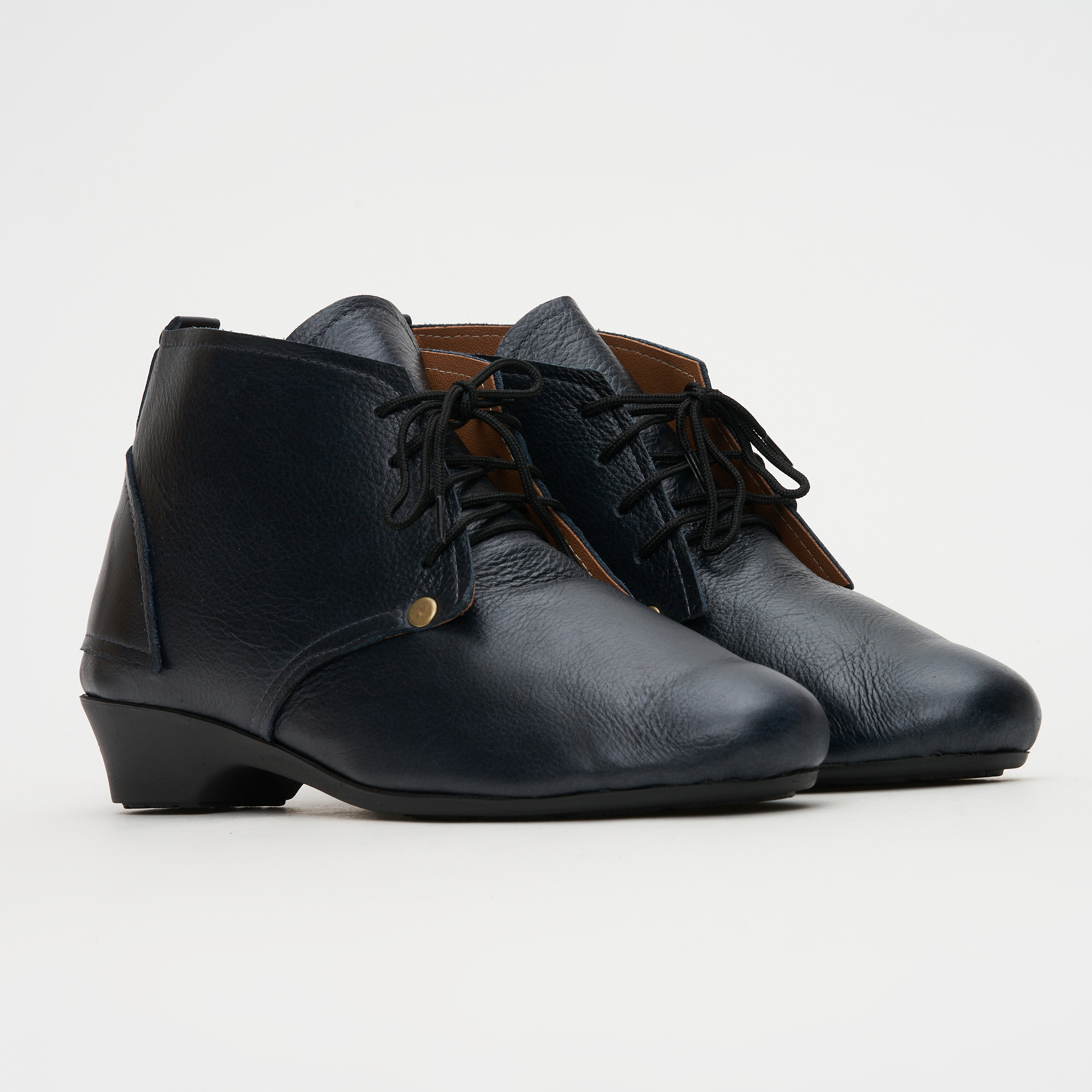 29% off on Ladies Leather Lace-Up Boots | OneDayOnly