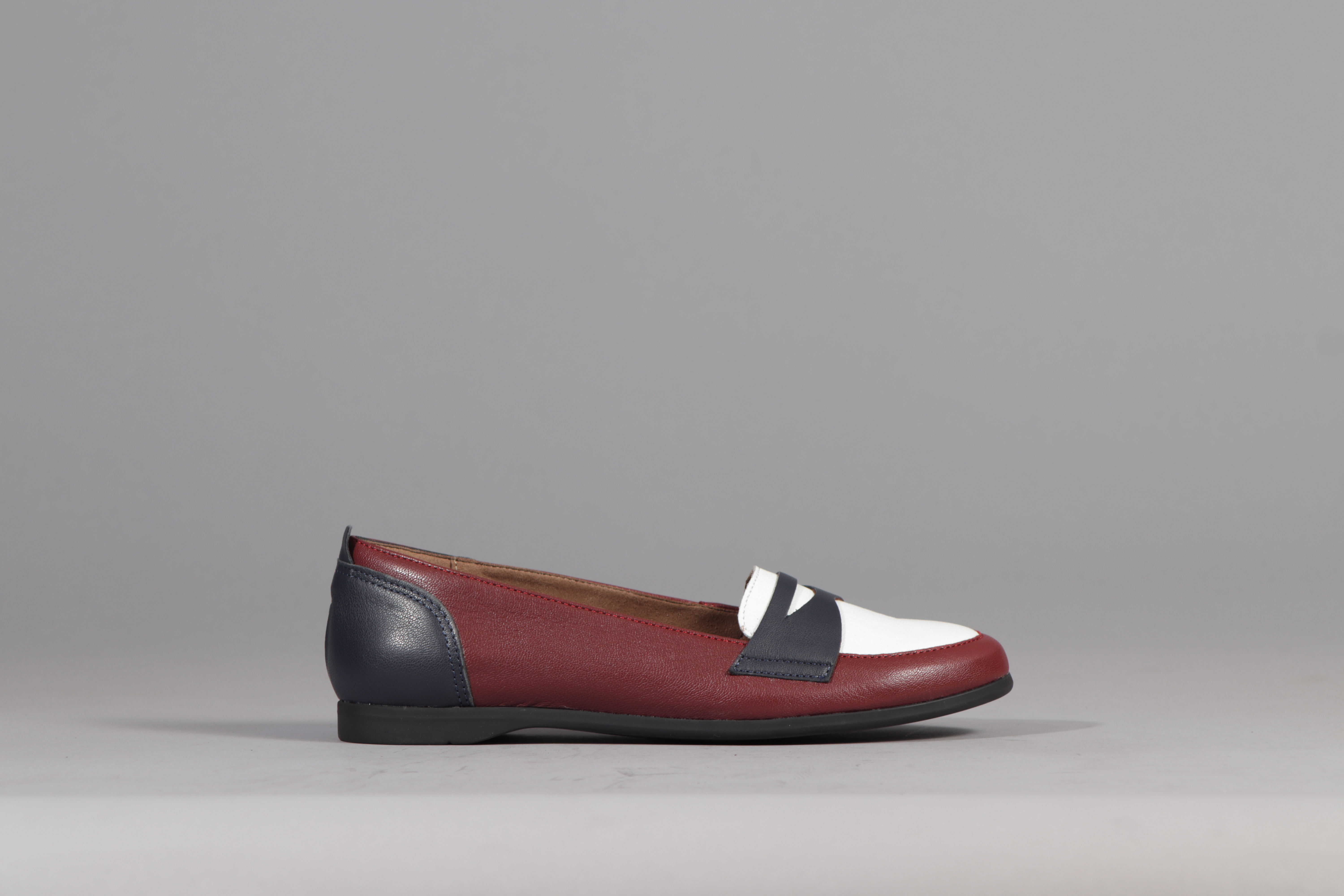 R140 off on Froggie Ladies Leather Flat Loafer | OneDayOnly
