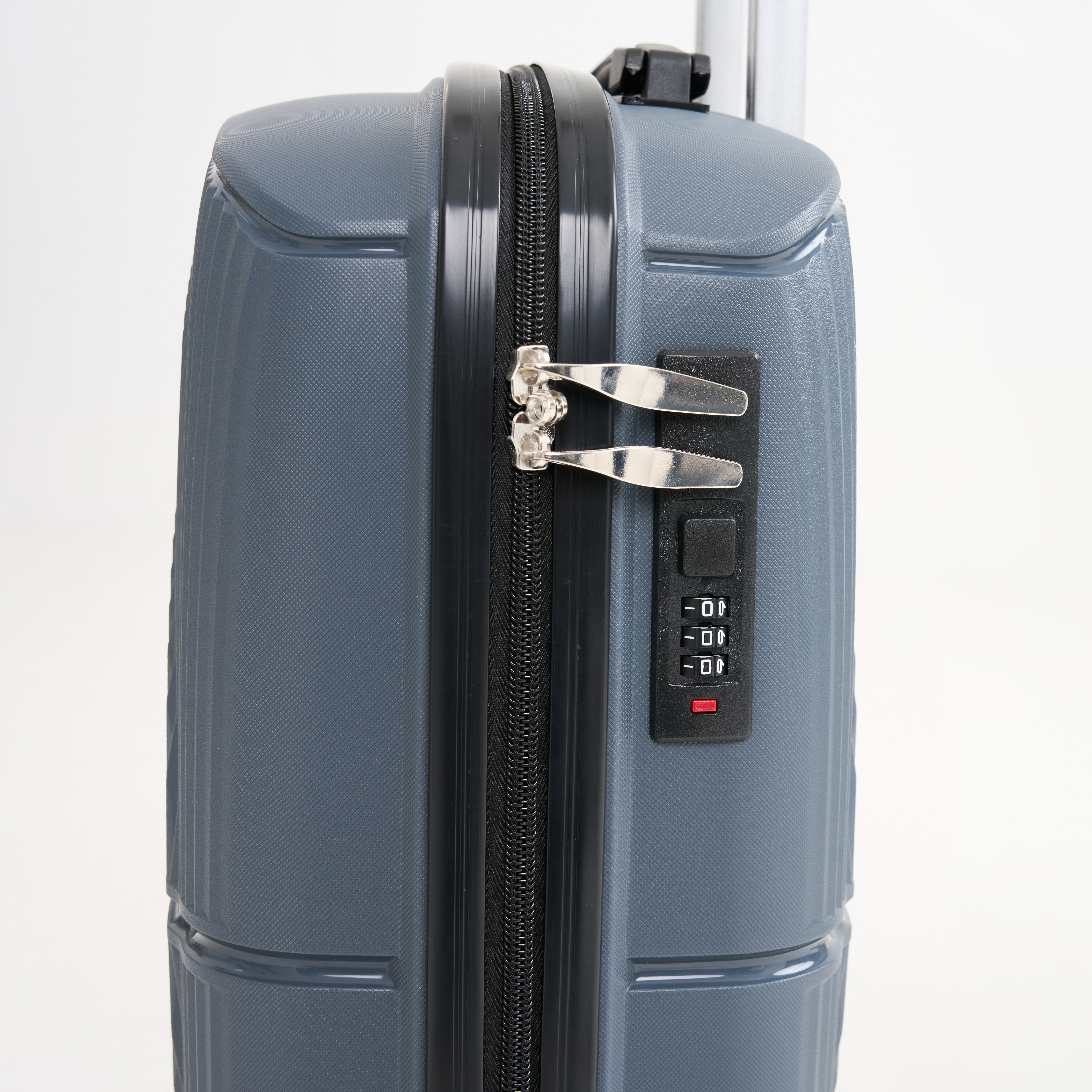 47% off on Venus Hardside Trolley Luggage | OneDayOnly
