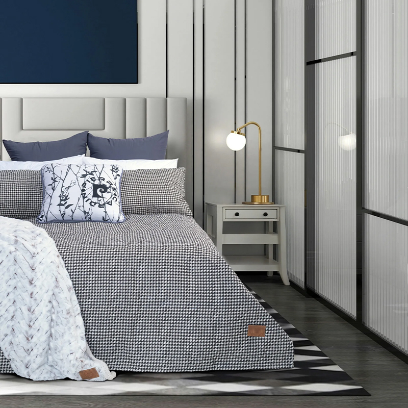 Printed Houndstooth Quilt with Pillowcases