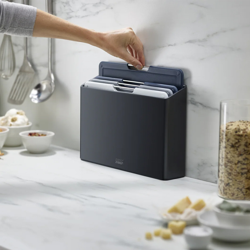 Folio™ Regular in Graphite