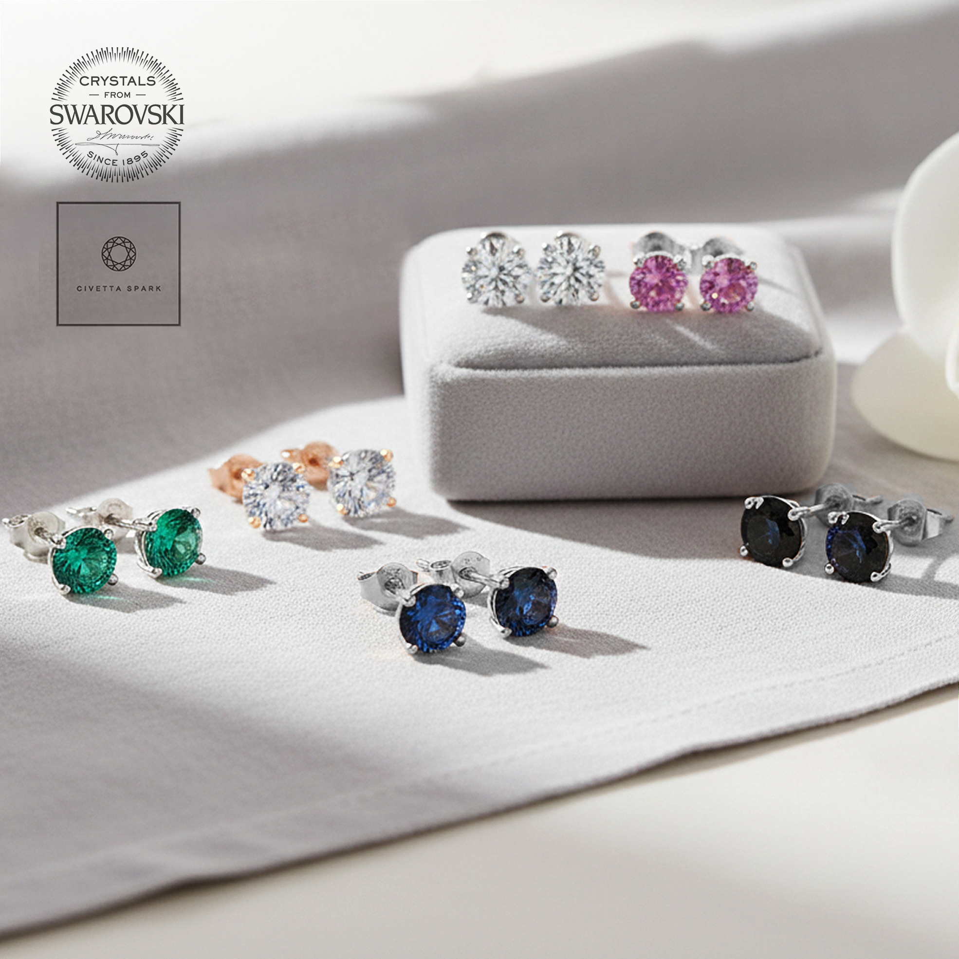 2x Round Stud Earrings with Swarovski Crystals