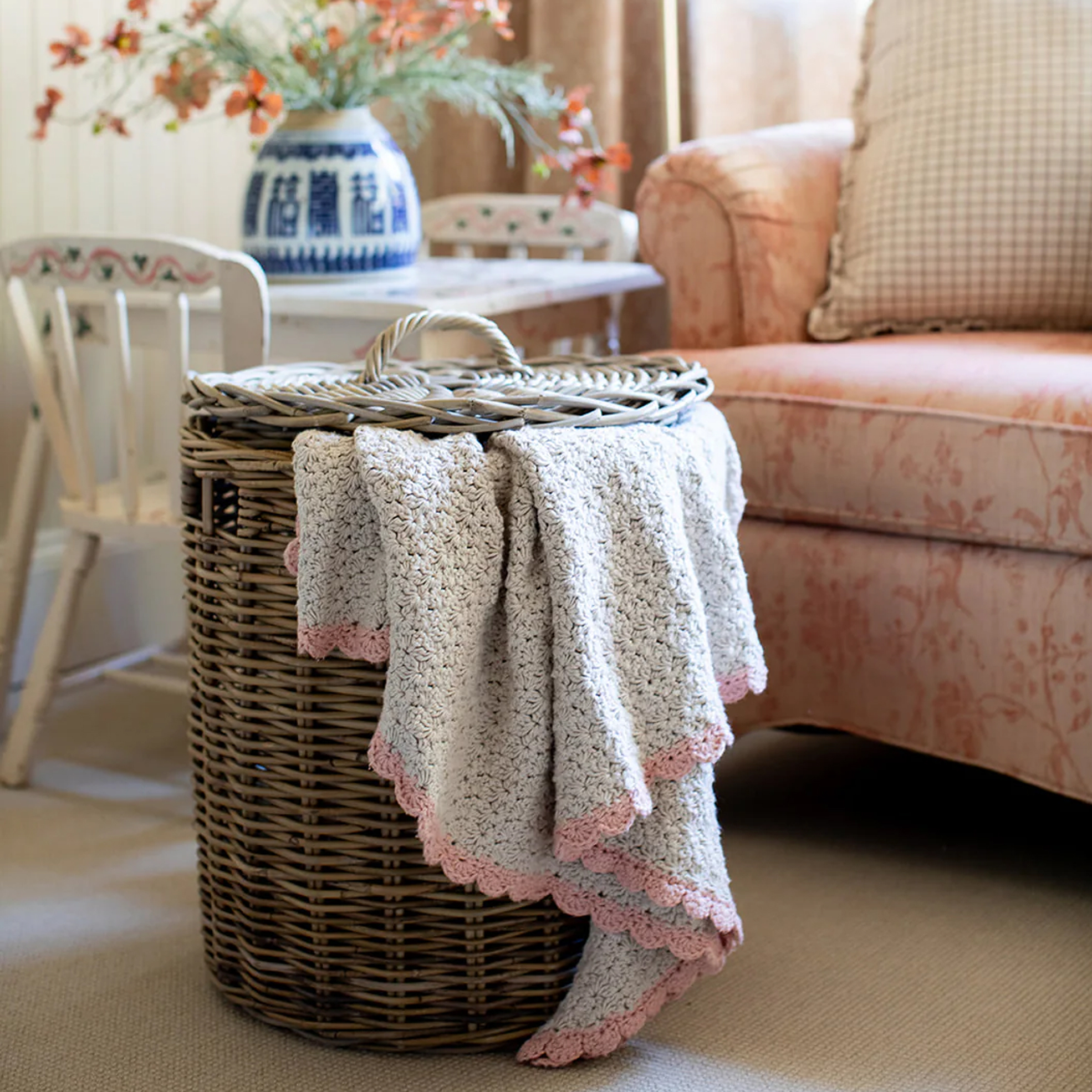 Rattan Laundry Basket with Lid and Linen Inner Bag